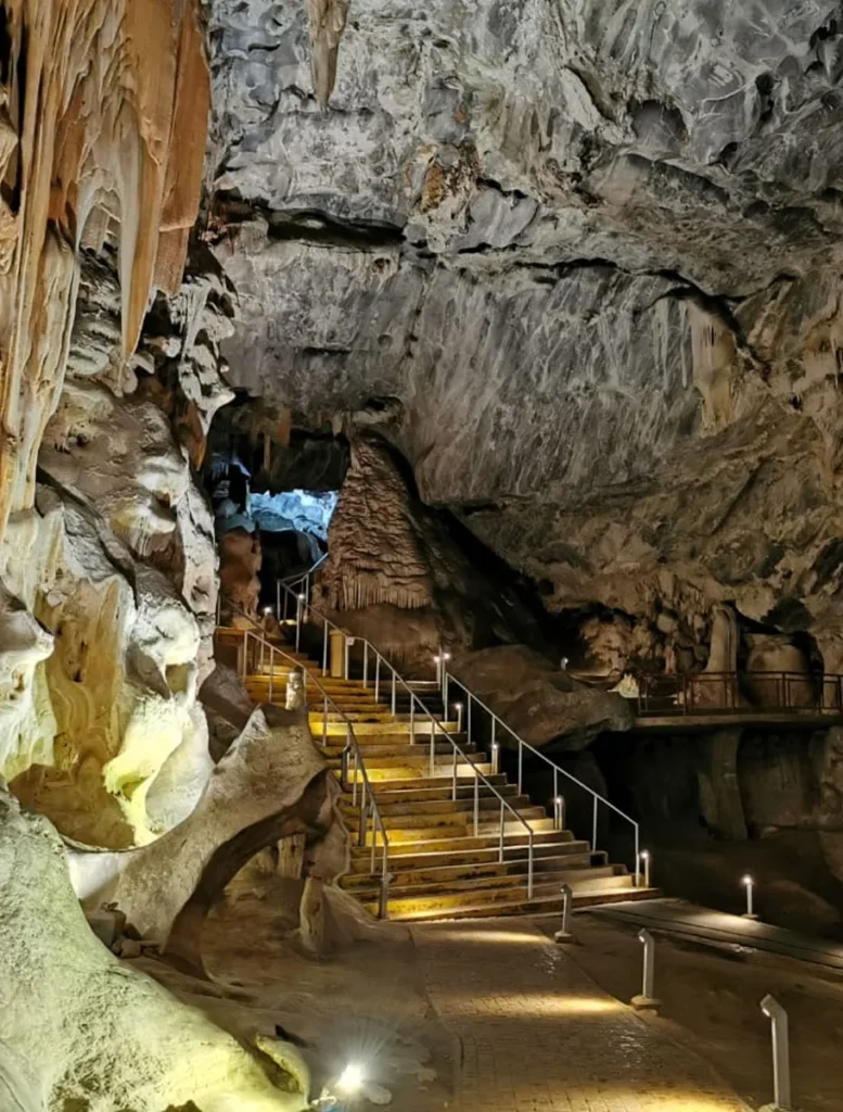 Cango-Caves-C