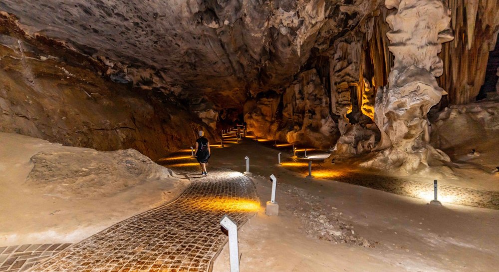 Cango-Caves-b
