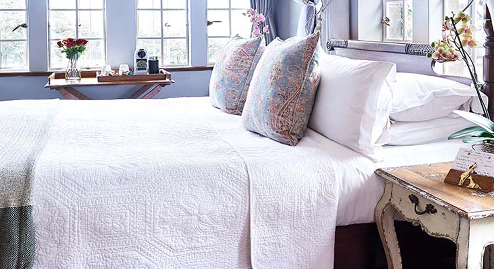 Giraffe-Manor-Hotel-room