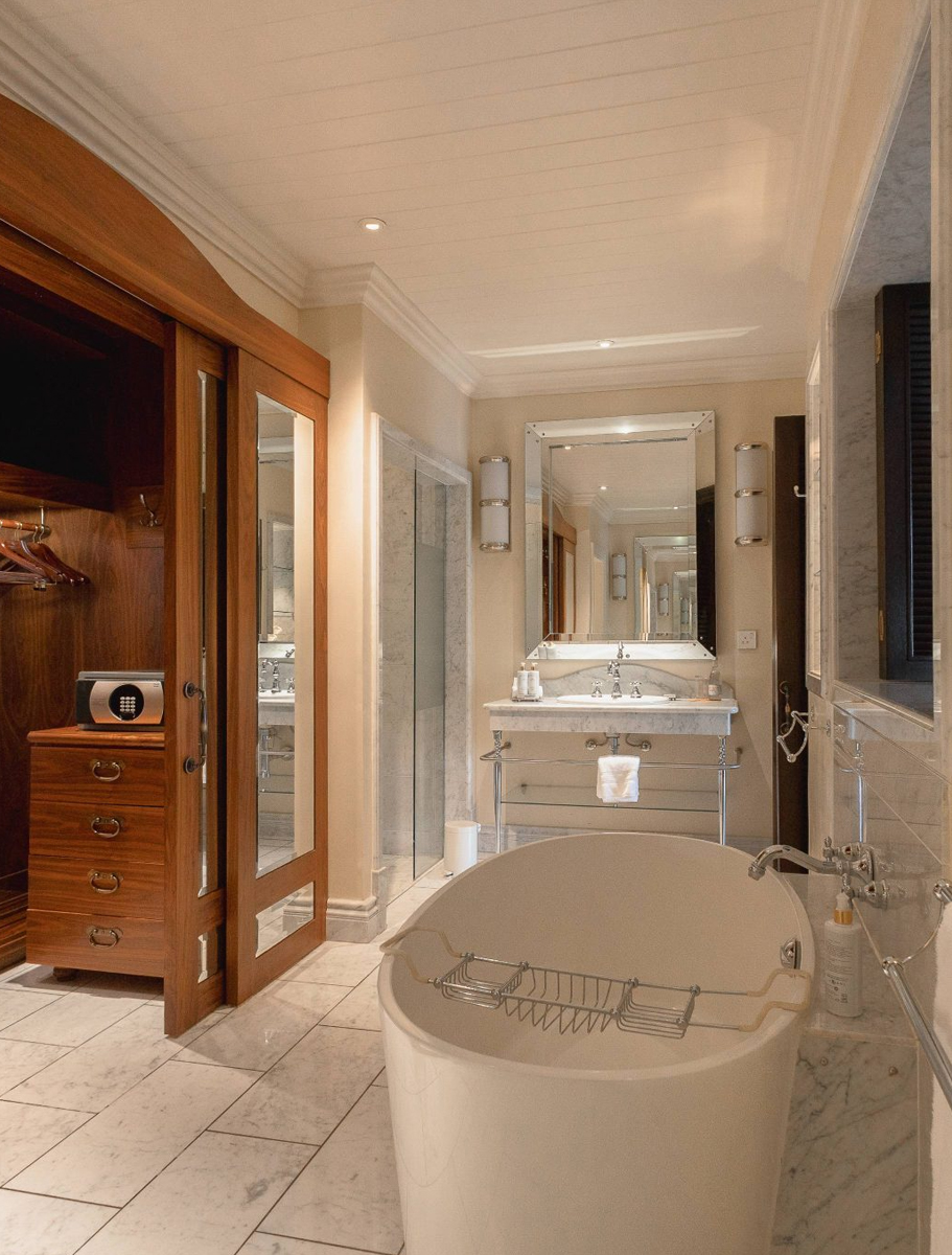 Hemingways-Nairobi-B