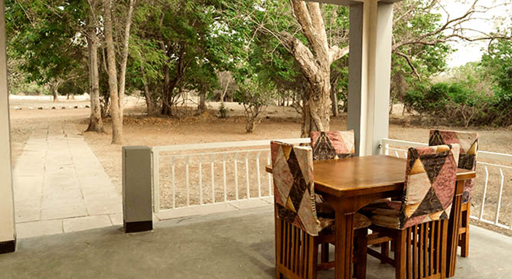 Rhino-Wildlife-Ranch-dining