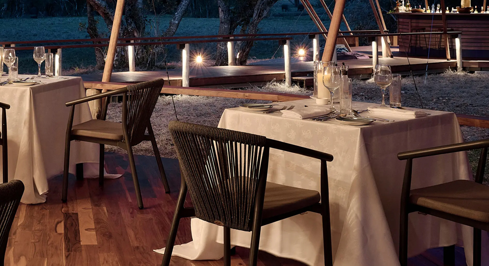 Tambarare-Camp,-Sanctuary-dining