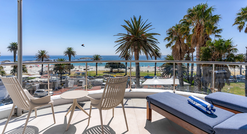 The-bay-dining-Sky-panoramic-suits-A